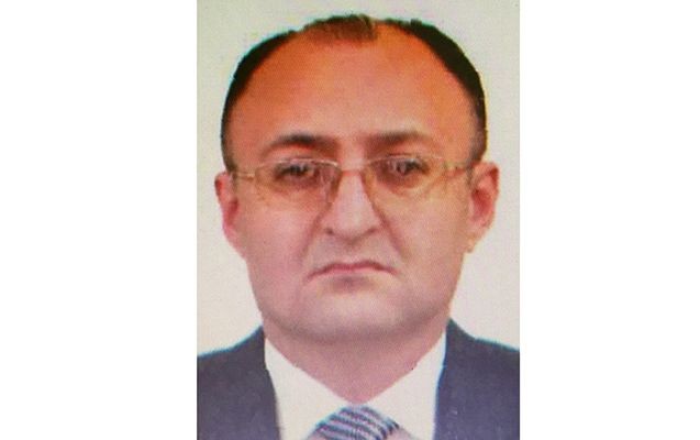 Ölkədən qaçan sabiq aparat rəhbəri axtarışa verildi -