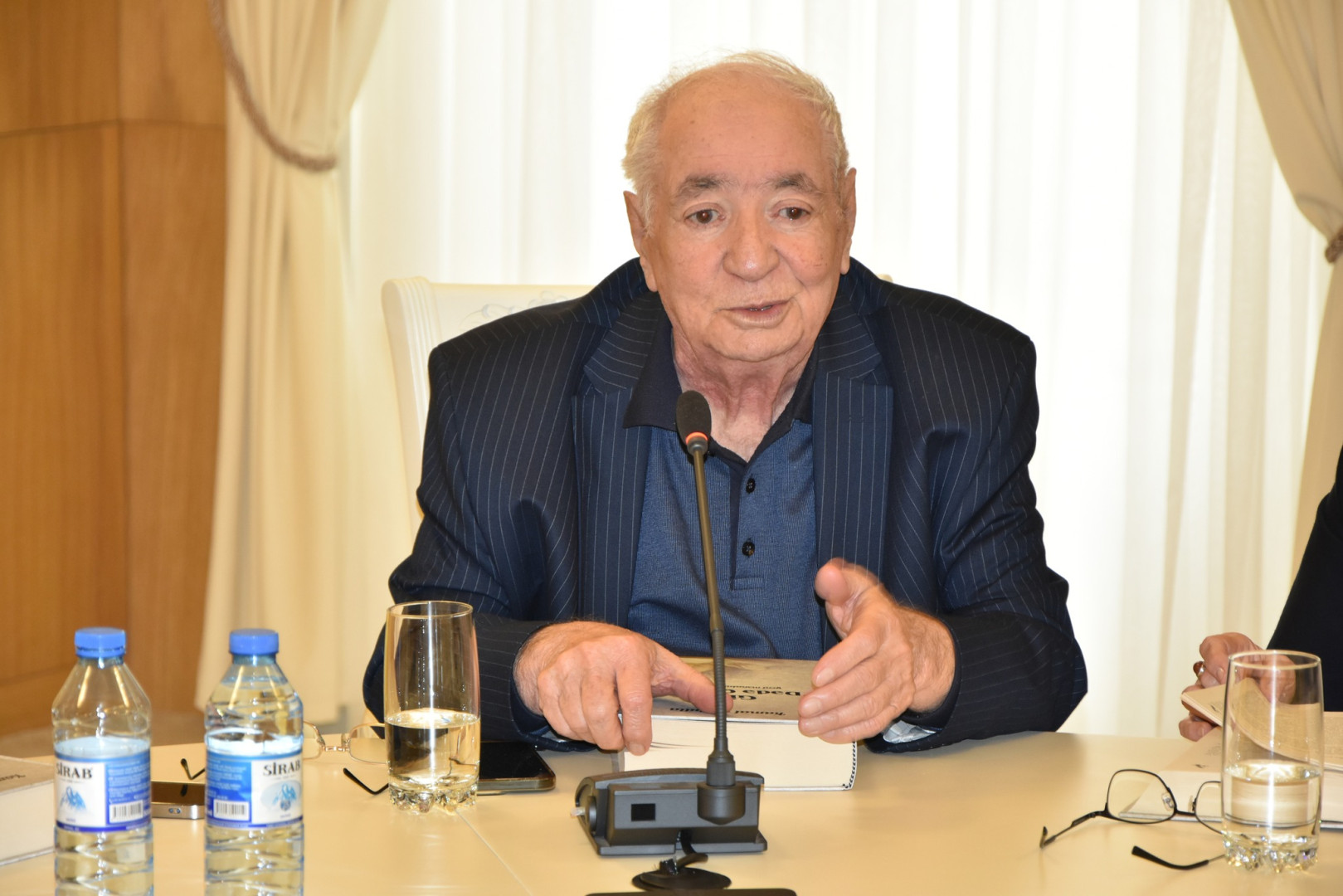 Milli Kitabxanada Xalq yazıçısı, akademik Kamal Abdullanın “Gizli “Dədə Qorqud” yeni mənalar axtarışında” kitabının müzakirəsi və təqdimat mərasimi keçirilib