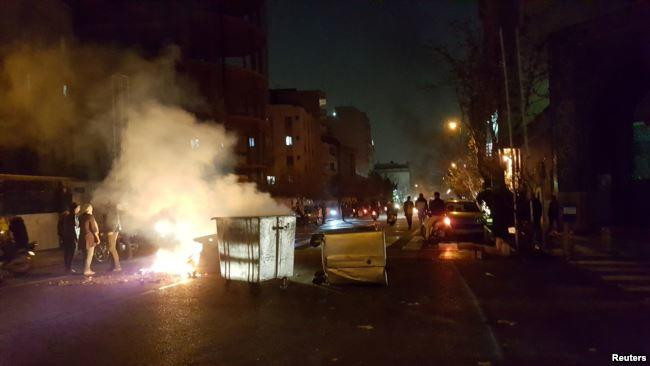 İranda təhlükəsizlik qüvvələri aksiyaçıların qarşısını aldı
