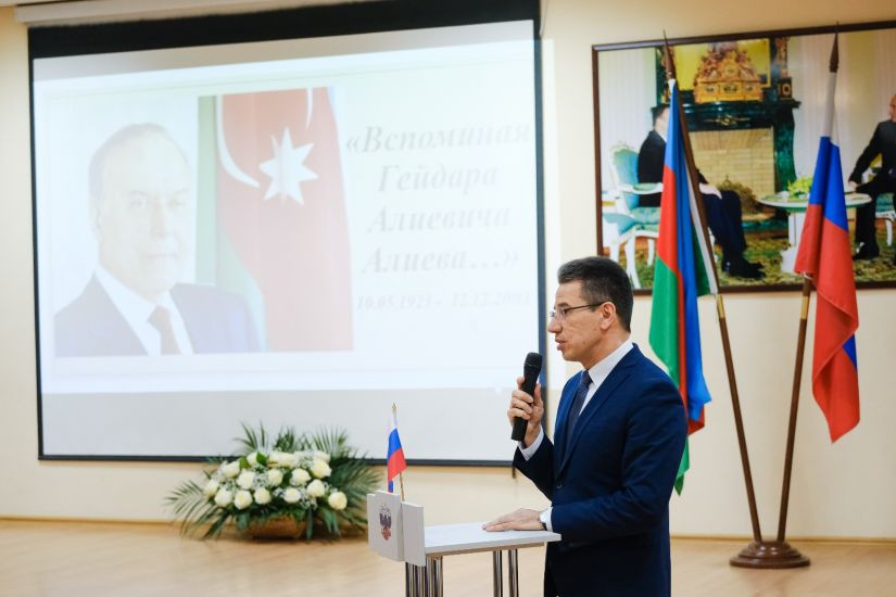 Müasir Azərbaycanın qurucusu, Ümummilli Lider Heydər Əliyevin xatirəsi Həştərxan şəhərində yad edilmişdir