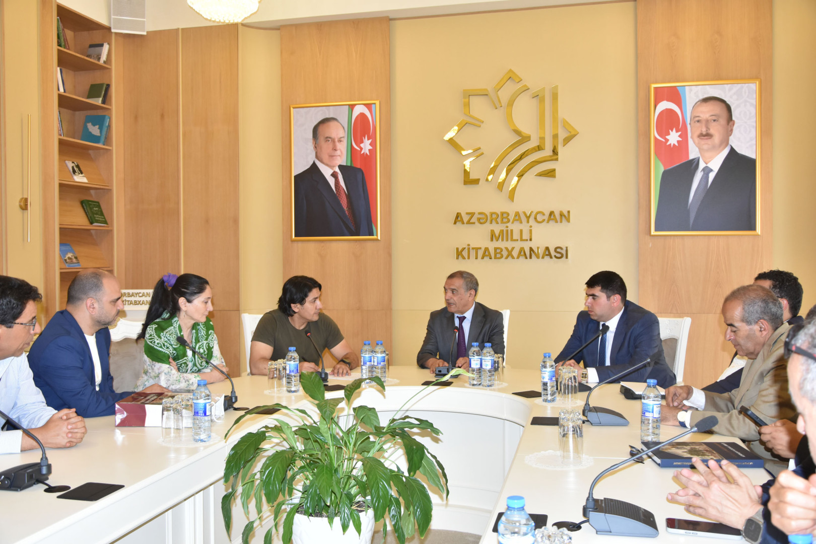 Diasporla İş üzrə Dövlət Komitəsinin dəstəyi ilə Azərbaycana səfər edən Mərakeşli jurnalistlər Milli Kitabxananın qonağı olub