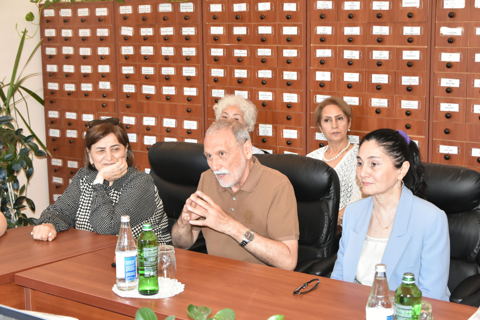 Mili Kitabxanada Azərbaycanın görkəmli yazıçı-dramaturqu Sabit Rəhmanın qiymətli kitablardan ibarət şəxsi kolleksiyasının Azərbaycan Milli Kitabxanasının Arxiv fonduna hədiyyə etmə mərasimi keçirilib