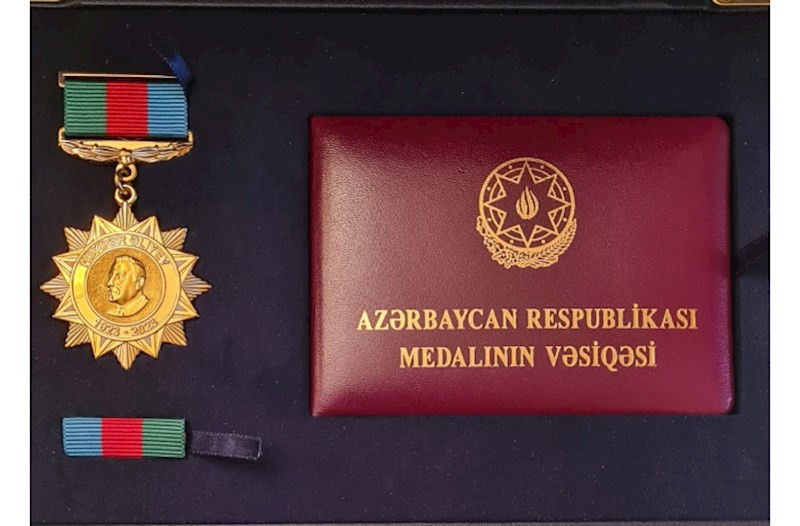 Çingiz Qənizadə "Heydər Əliyevin 100 illiyi" yubiley medalı ilə təltif edildi —