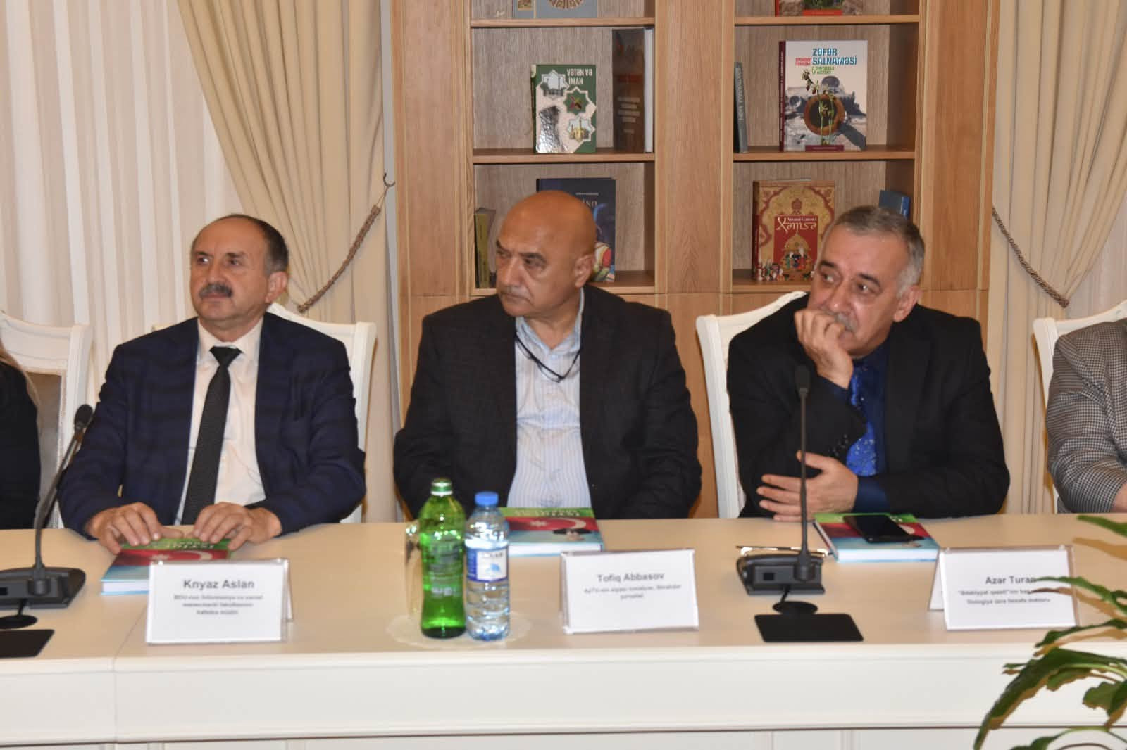 Azərbaycan Milli Kitabxanasında professor Şirməmməd Hüseynovun “İstiqlal söhbətləri” kitabının təqdimat mərasimi keçirilib