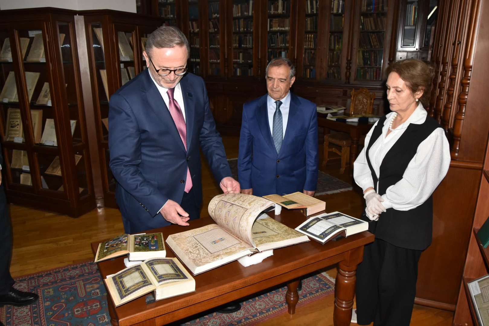 Türkiyənin mədəniyyət və turizm nazirinin müavini Coşqun Yılmaz Milli Kitabxananı ziyarət edib