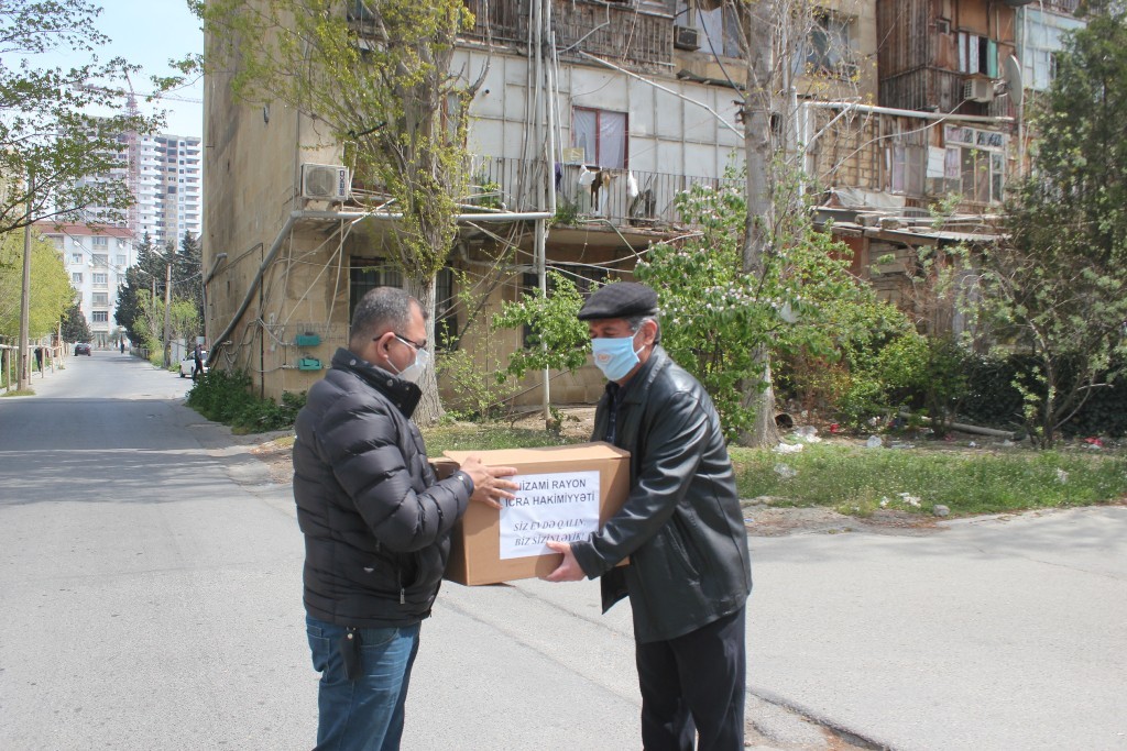 Nizami rayonunda xüsusi karantin rejimi ilə əlaqədar imkansız ailələrə yardımlar davam etdirilir