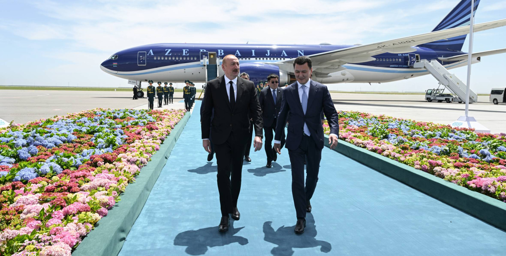 Prezident İlham Əliyev Qazaxıstana işgüzar səfərə gəlib