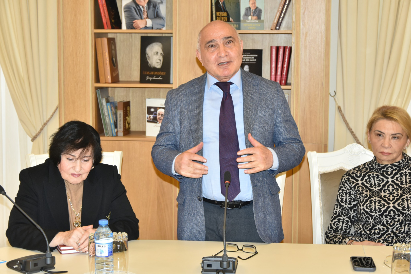 Milli Kitabxanada Akademik İsmayıl Hacıyevin kitablarından ibarət kolleksiyanın və “Akademik İsmayıl Hacıyev” adlı ənənəvi və Elektron kitab sərgilərinin təqdimat mərasimi keçirilib