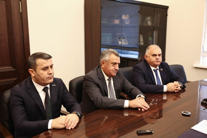Müasir Azərbaycanın qurucusu, Ümummilli Lider Heydər Əliyevin xatirəsi Həştərxan şəhərində yad edilmişdir