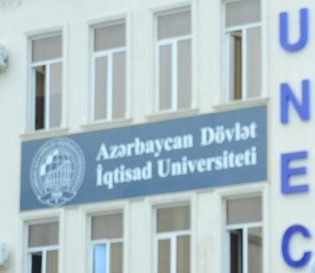 "Niyə rektor Ədalət Muradov bu əməllərə imkan yaradır?" - Müəllimə etiraz edir