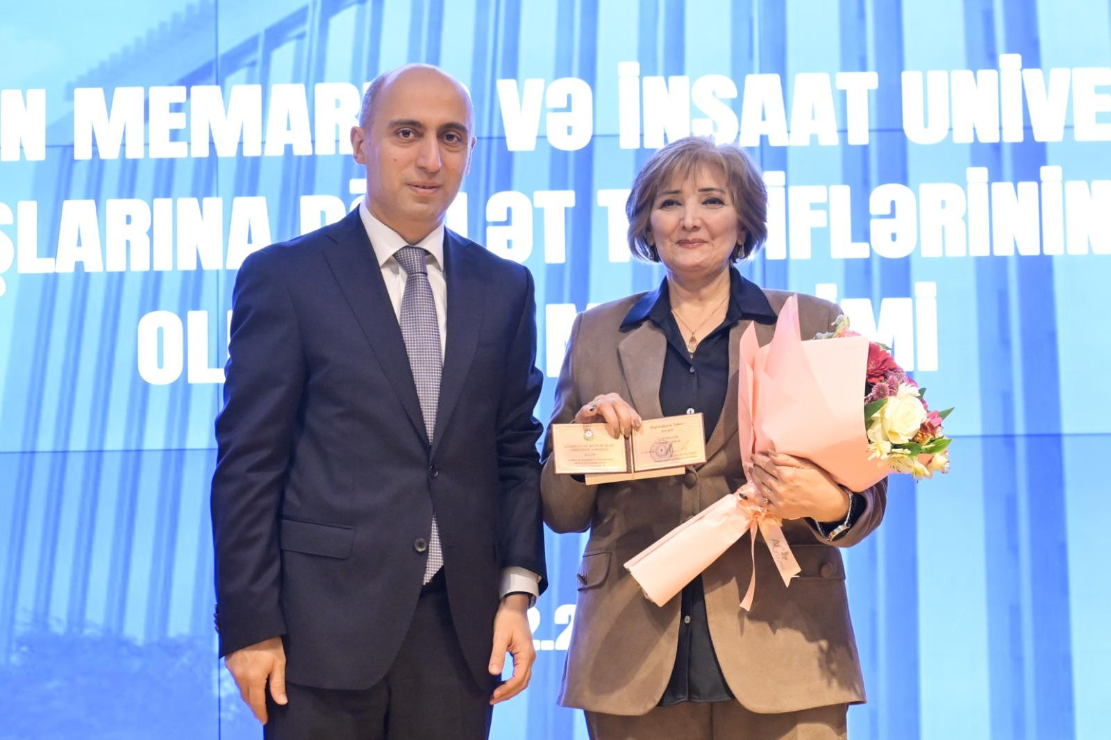 AzMİU-nun 50 illik yubileyi münasibətilə universitet əməkdaşlarına mükafat təqdim edilib-