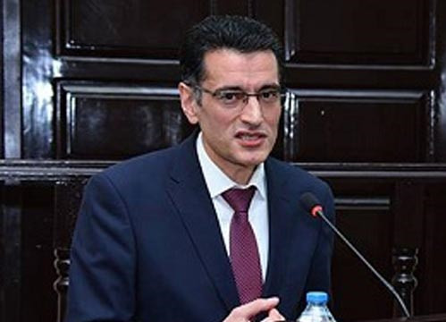Dilçi alim özünün sosial şəbəkə hesabında akademşəbəkədən yazdı: xımır-xımır yeyib-dağıdan...
