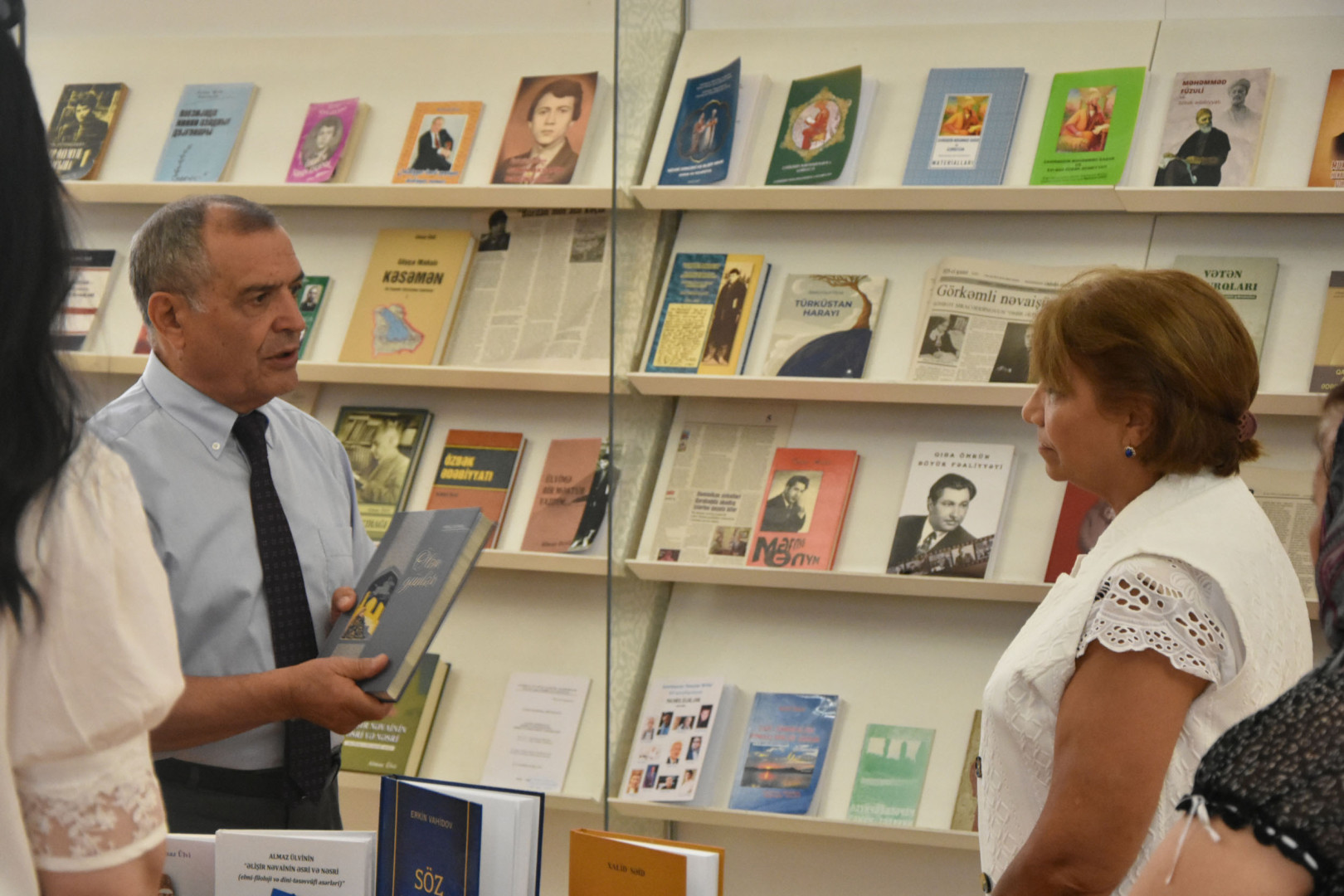 Yazıçı-publisist, professor Almaz Ülvi yeni əsərlərini Azərbaycan Milli Kitabxanasına təqdim edib