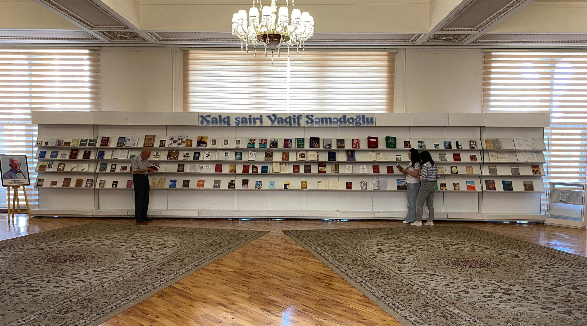 Milli Kitabxanada "Xalq şairi Vaqif Səmədoğlu" adlı kitab sərgisi açılıb