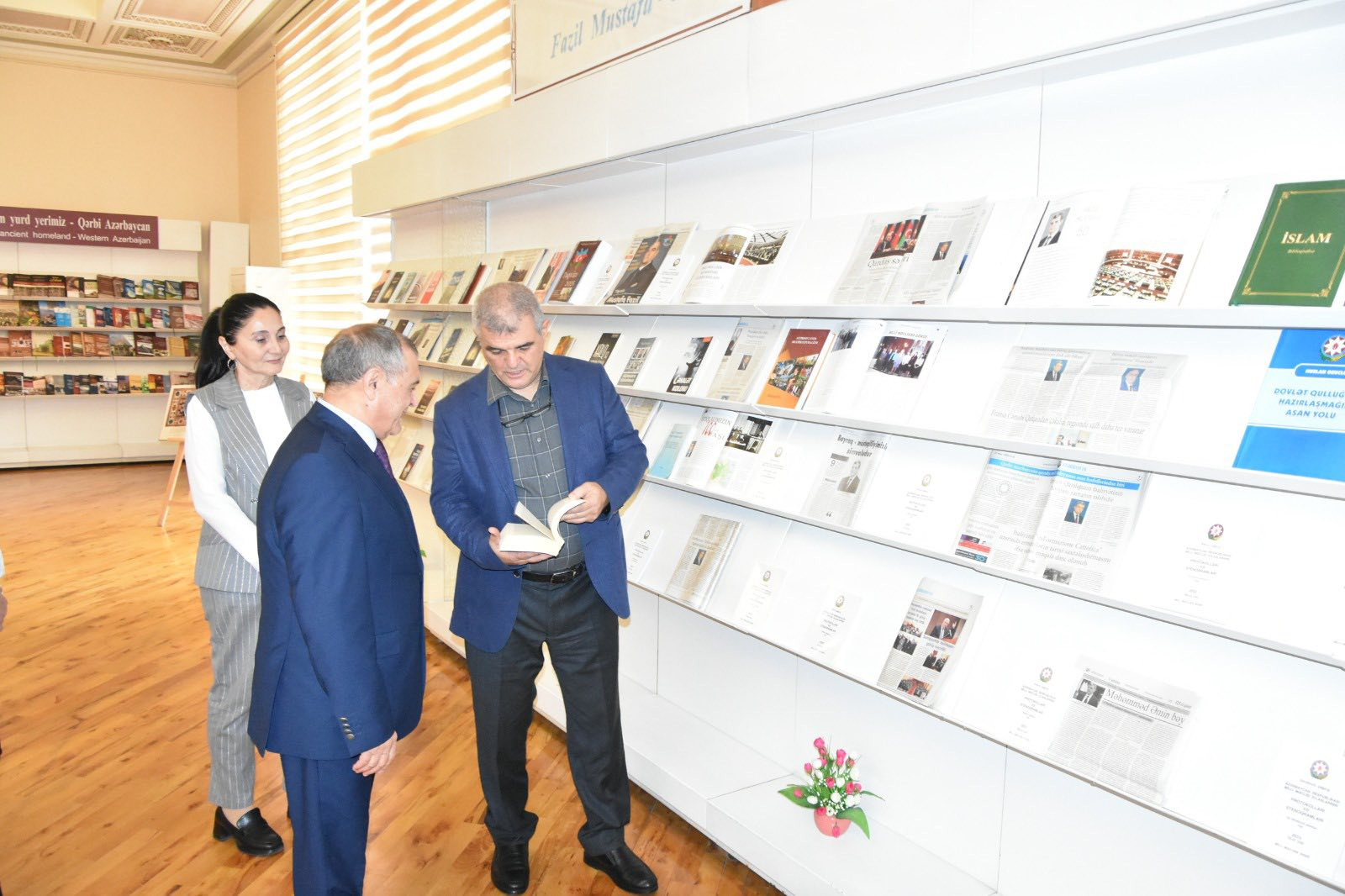 Millət vəkili Fazil Mustafa Azərbaycan Milli Kitabxanada olub