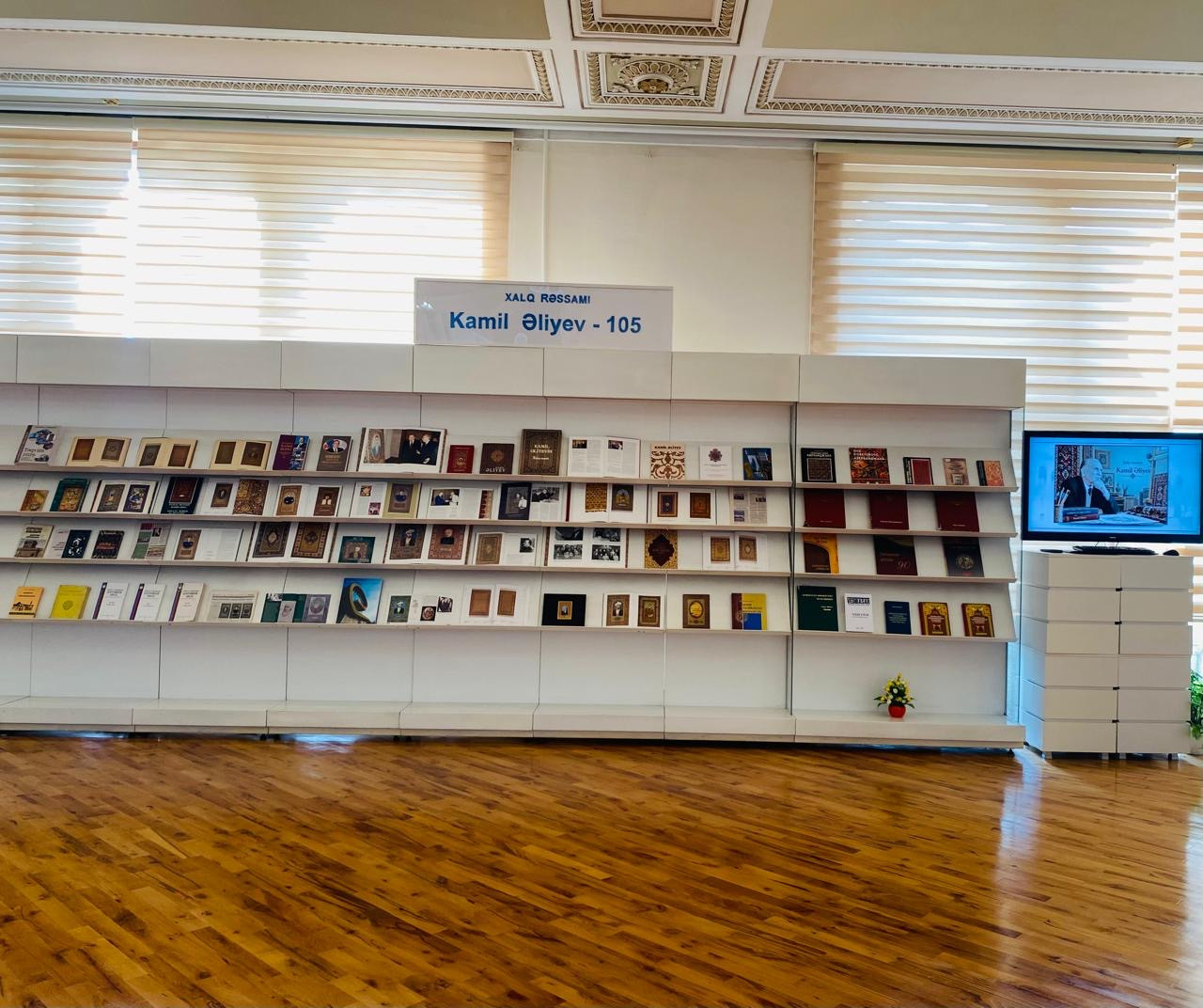 Milli Kitabxanada “Xalq rəssamı Kamil Əliyev – 105” adlı virtual və ənənəvi kitab sərgisi istifadəçilərə təqdim olunub