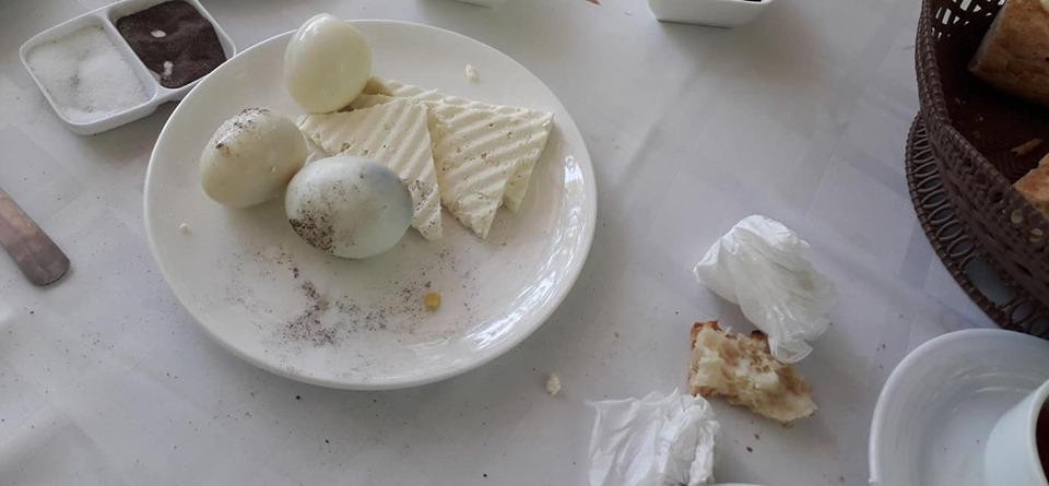 4 yumurta, bir çaynik çaya 40 manat aldılar-