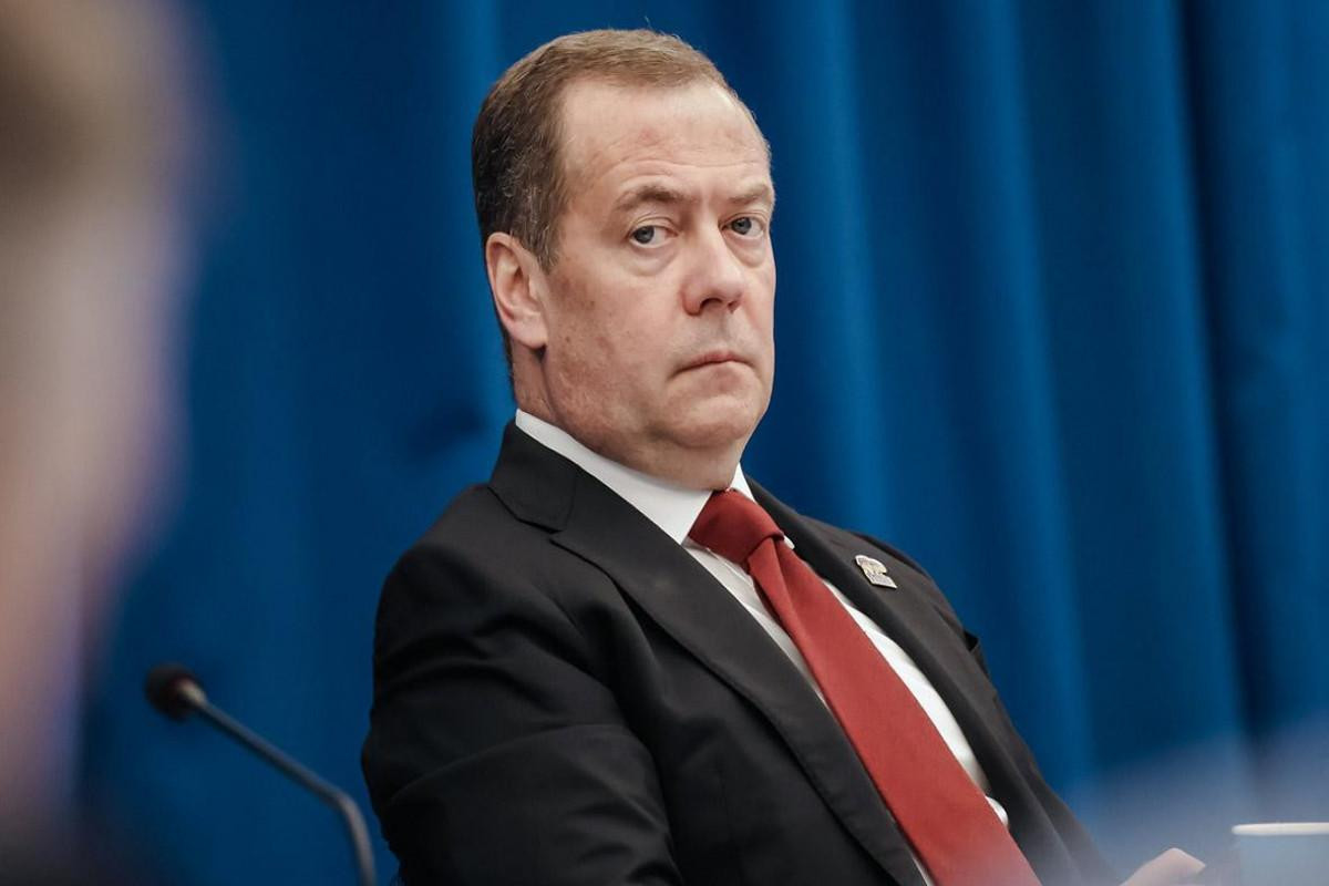 Medvedev Trampa cavab verib