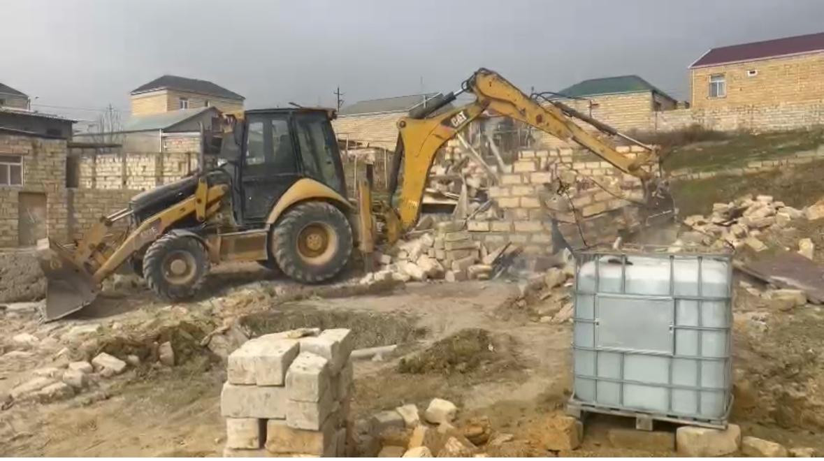 Abşeron rayonununda qanunsuz həyata keçirilən tikinti işlərinin qarşısı alınmışdır