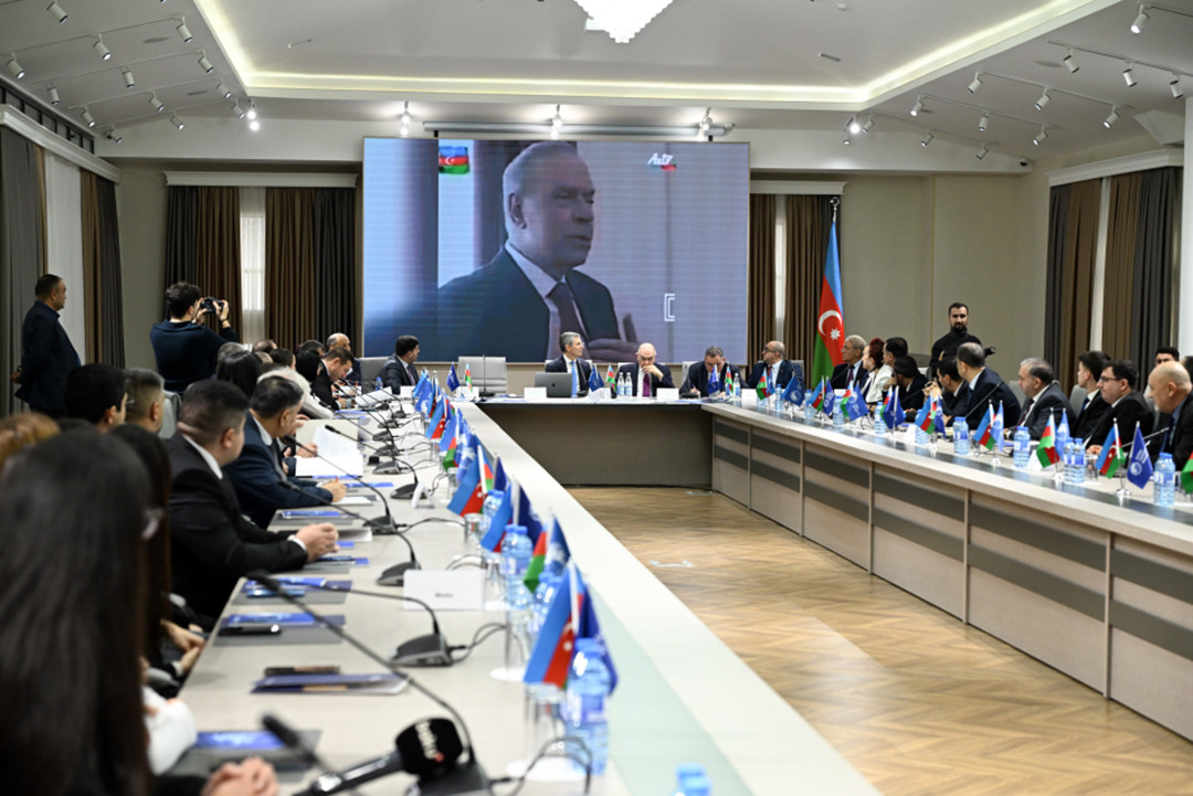 Sosial və siyasi elmlər müasir çağırışlar qarşısında: beyin mərkəzlərinin, akademik elmin və universitetlərin vəzifələri müzakirə edilib