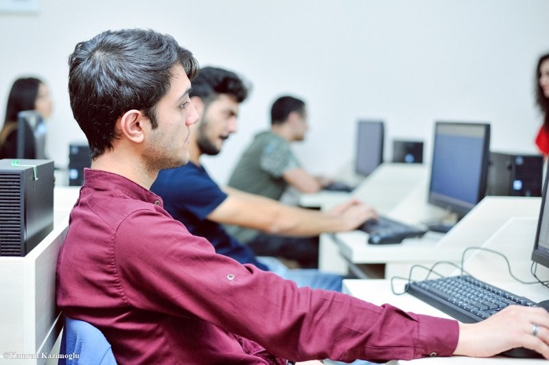 Qərbi Kaspi Universitetində qış imtahan sessiyası davam edir