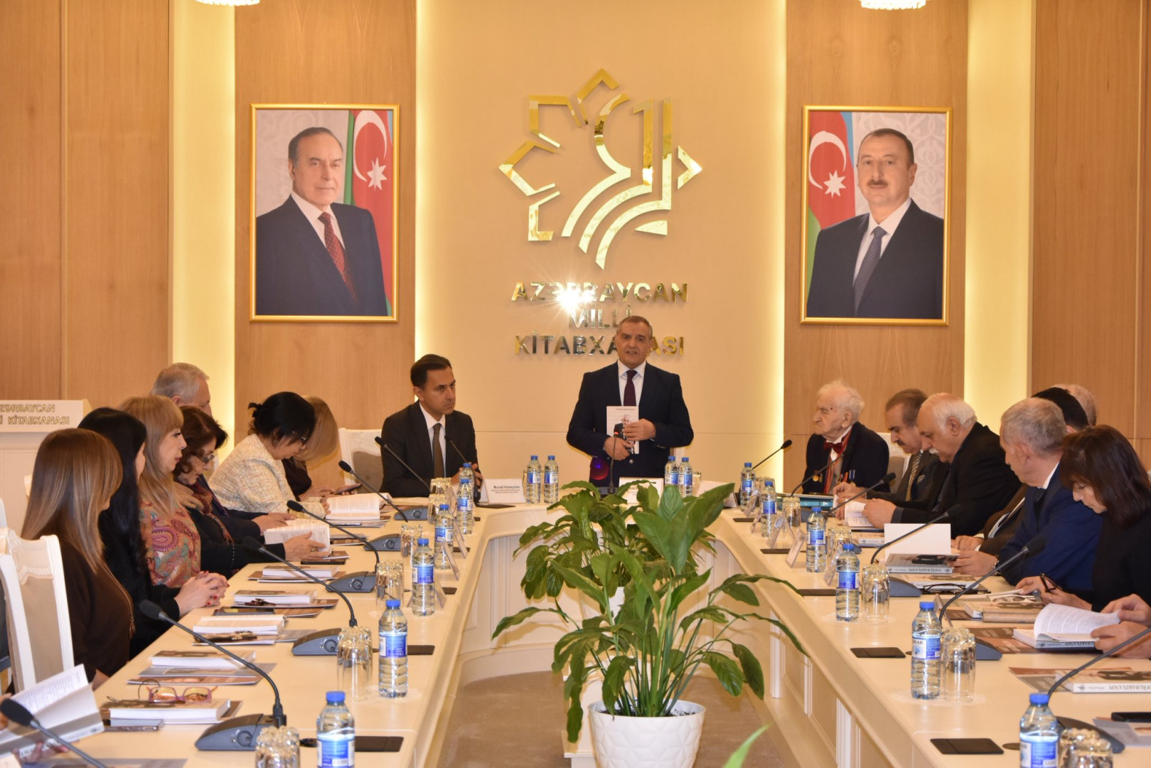 Milli Kitabxanada görkəmli bəstəkar, Xalq artisti Tofiq Bakıxanova həsr edilmiş “Tofiq Bakıxanov. Biblioqrafiya” kitabının və “Milli Kitabxananın qızıl fondundan” layihəsi üzrə nəşr etdiyi not məcmuələrinin təqdimat mərasimi keçir