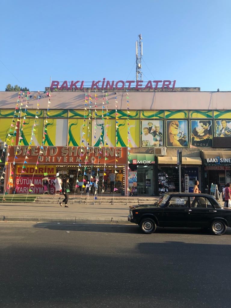 Bir zamanlar sakinlərin sevə-sevə üz tutduqları "Bakı" kinoteatrı,BU GÜN