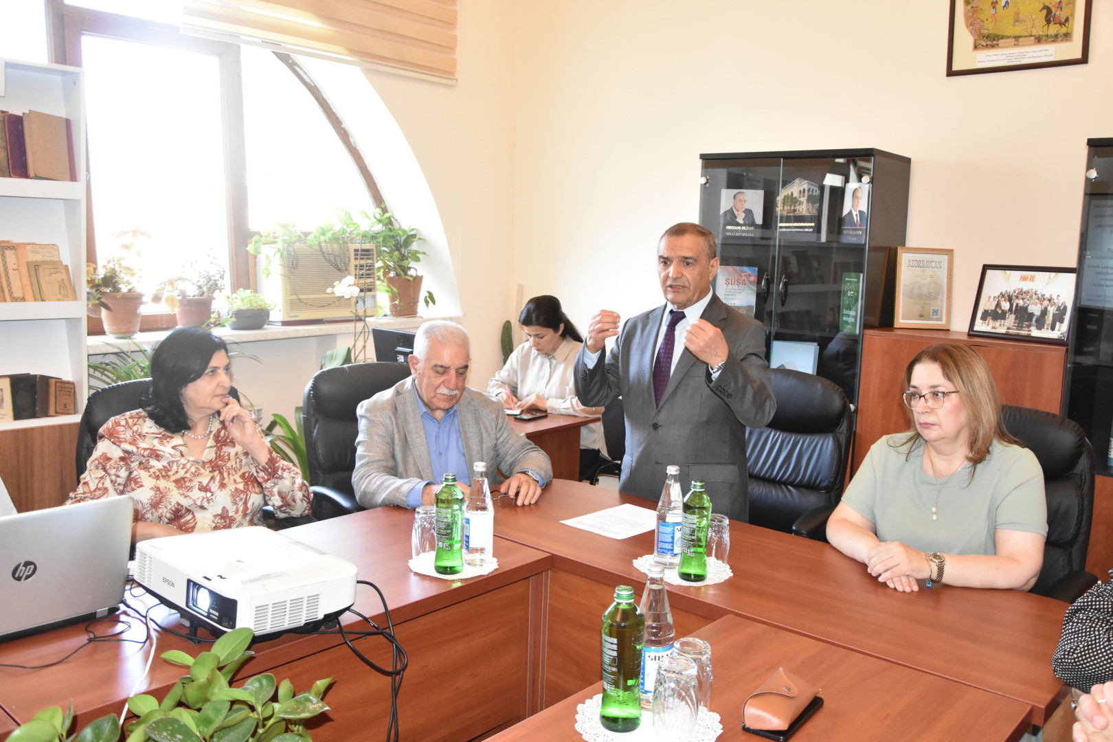 Mili Kitabxanada Azərbaycanın görkəmli yazıçı-dramaturqu Sabit Rəhmanın qiymətli kitablardan ibarət şəxsi kolleksiyasının Azərbaycan Milli Kitabxanasının Arxiv fonduna hədiyyə etmə mərasimi keçirilib