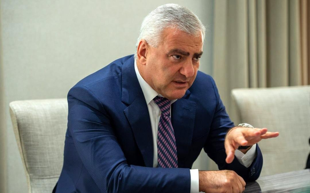 300 min iş yeri, 0 vergi... – Kremlin göndərdiyi erməni milyarder nə vəd edir?