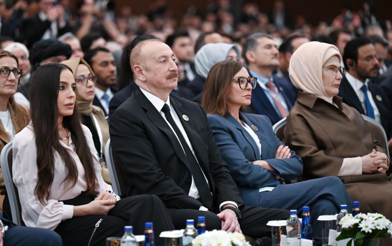 Prezident ailəsi ilə Antalyada tədbirdə -