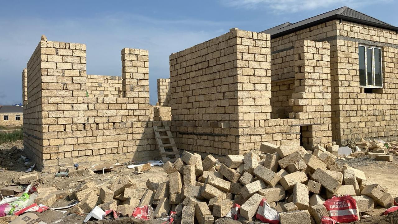 Abşeron rayonununda qanunsuz həyata keçirilən tikinti işlərinin qarşısı alınmışdır
