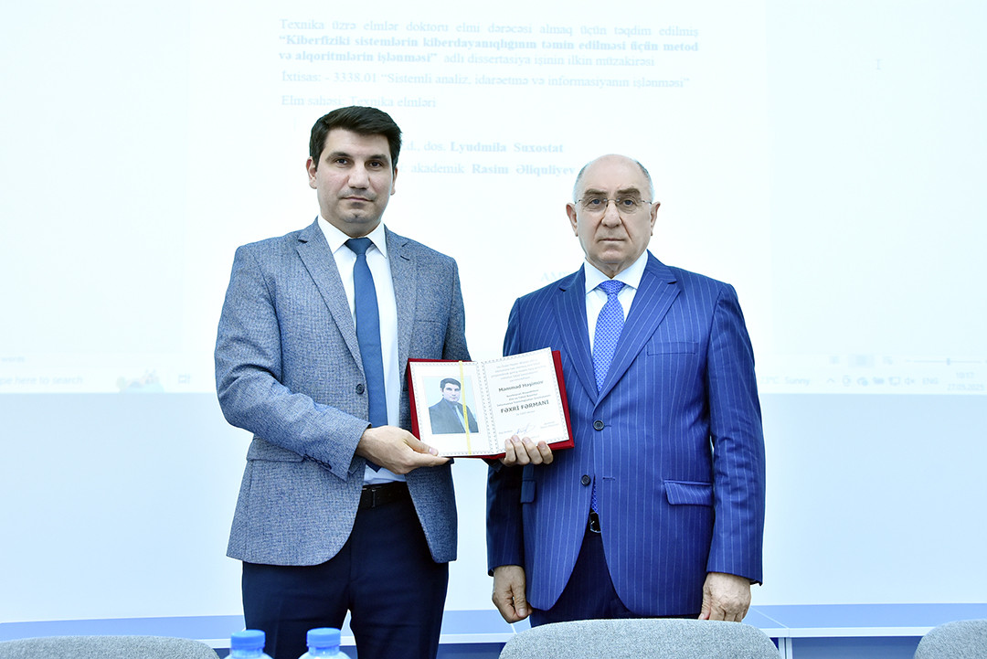 Futbol komandasının üzvlərinə fəxri fərmanlar təqdim olunub