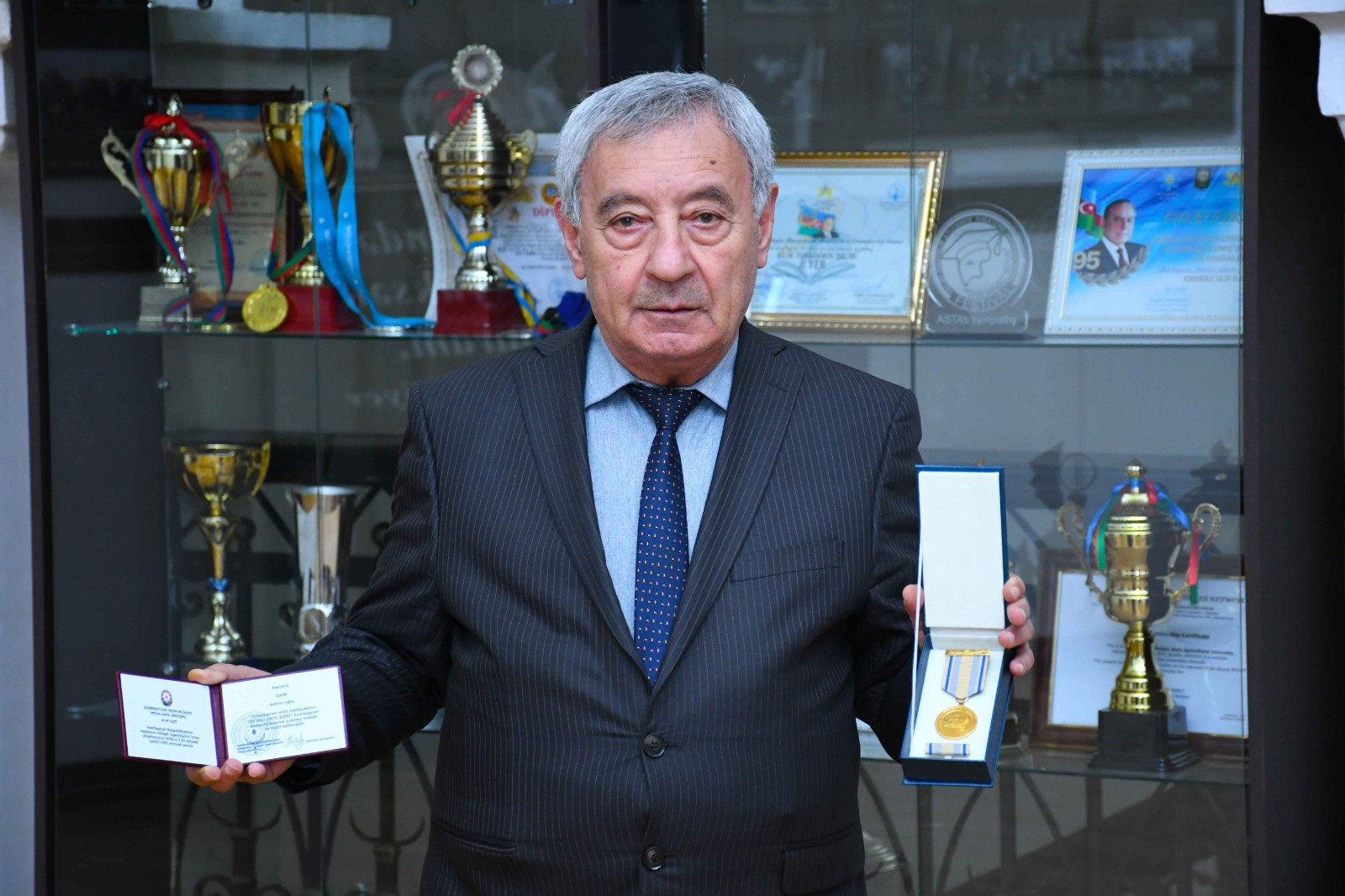 Qalib Rəhimli “Azərbaycan milli mətbuatının 150 illiyi” yubiley medalı ilə təltif olunub