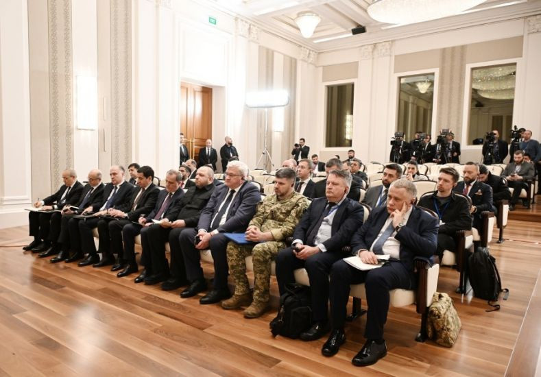 Prezidentlər mətbuata bəyanatlarla çıxış etdi -