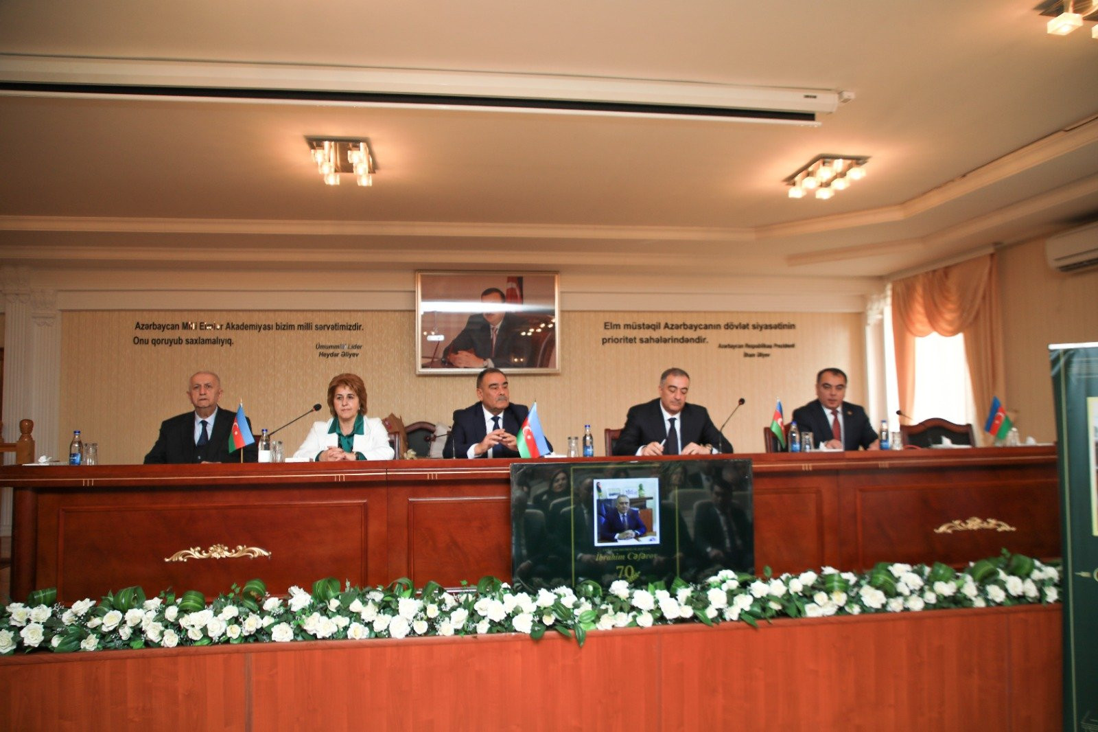 AMEA-nın Gəncə bölməsində professor İbrahim Cəfərovun 70 illik yubileyi keçirilib