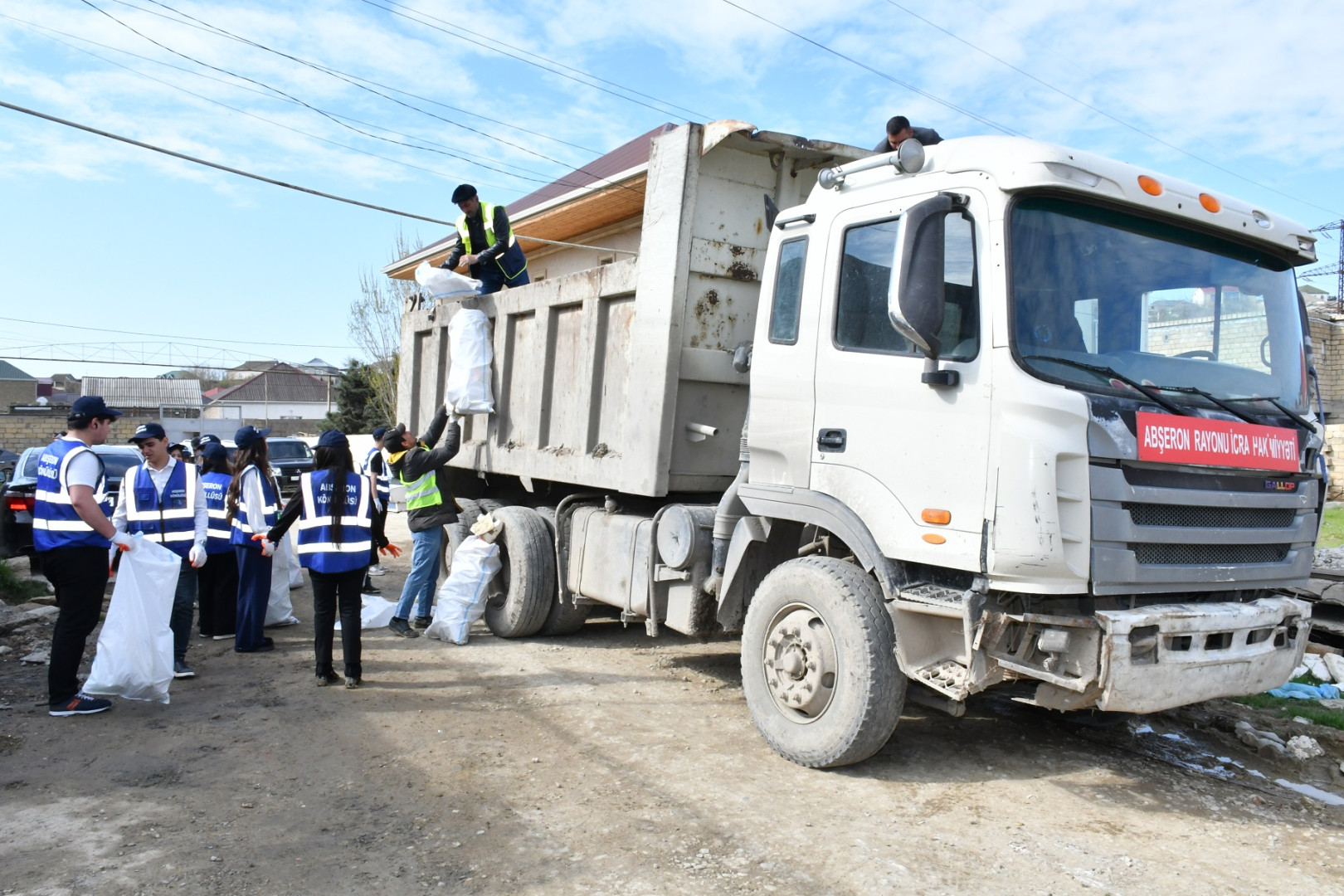 Abşeronda yağışın fəsadları aradan qaldırılır