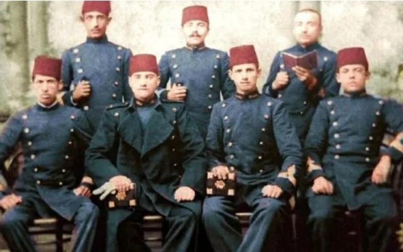 Atatürkün 18 yaşında çəkilən şəkli ortaya çıxdı - FOTO