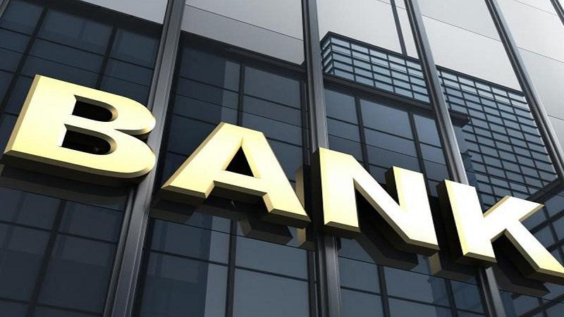 "Daha iki bank bağlanacaq" - Ekspert