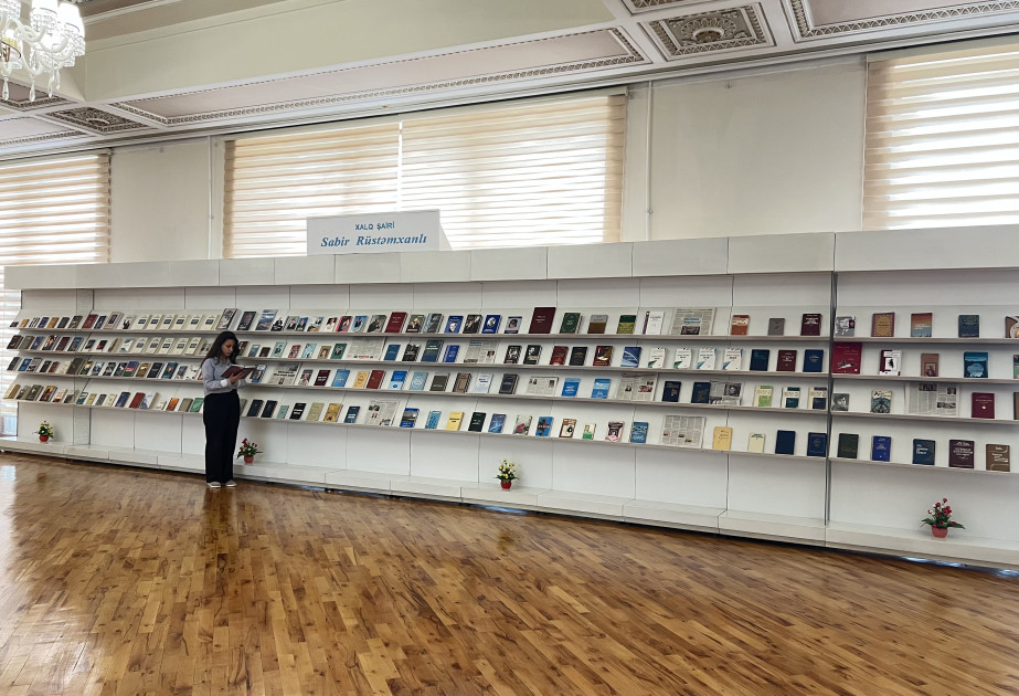 Milli Kitabxanada “Xalq şairi Sabir Rüstəmxanlı” adlı kitab sərgisi istifadəçilərə təqdim olunub
