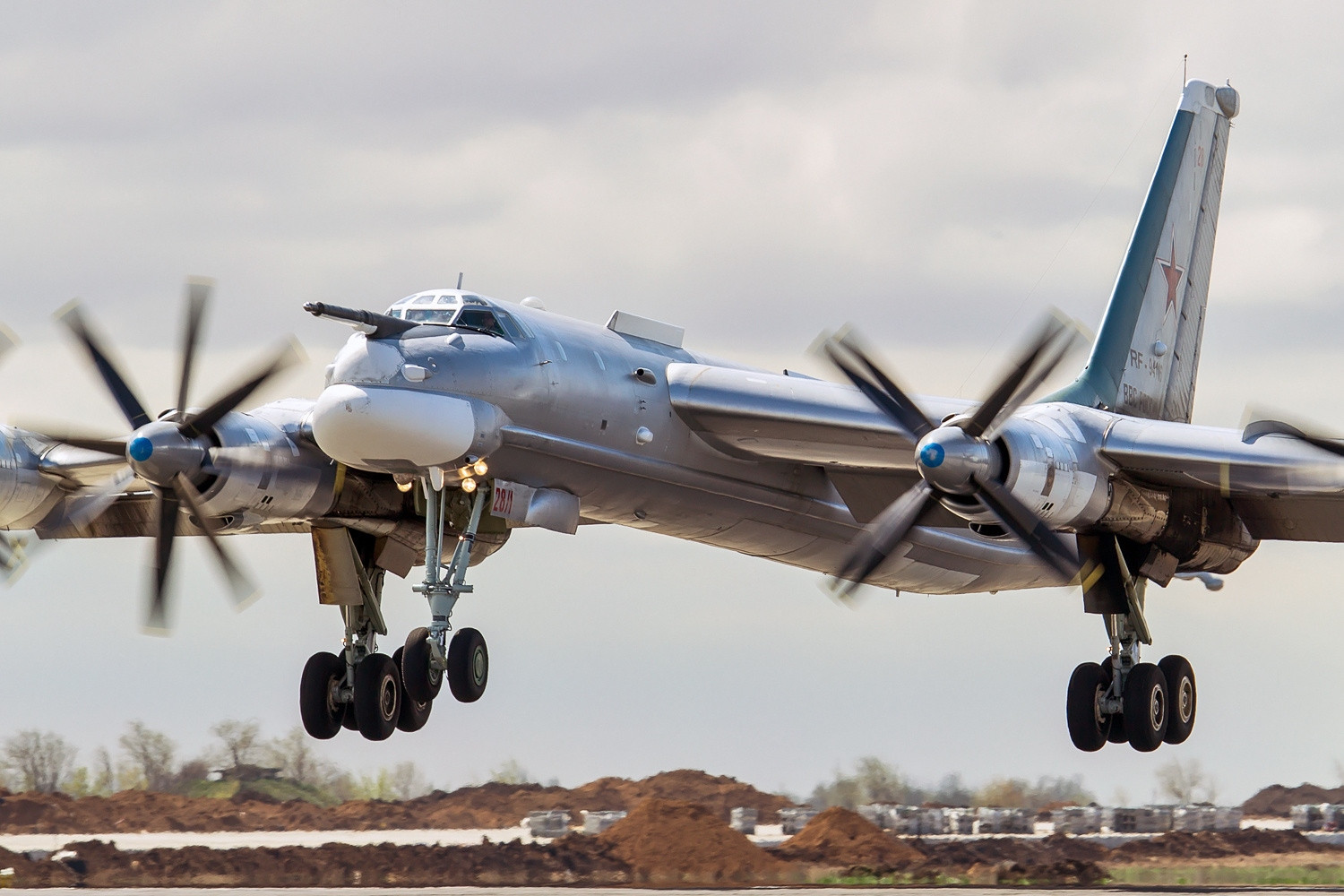 Rusiyada Tu-95MS-in qəzaya uğraması nəticəsində 8 zabit ölüb -