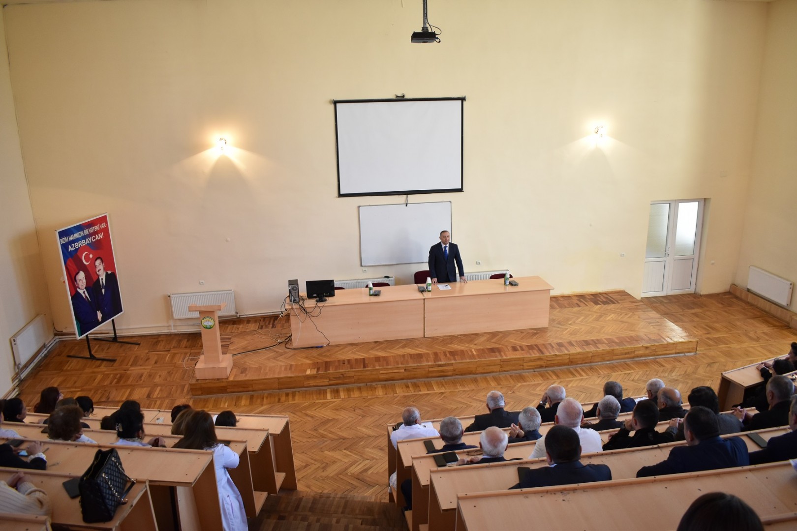 Baytarlıq təbabəti fakültəsinin professor-müəllim heyəti ilə görüş keçirilib