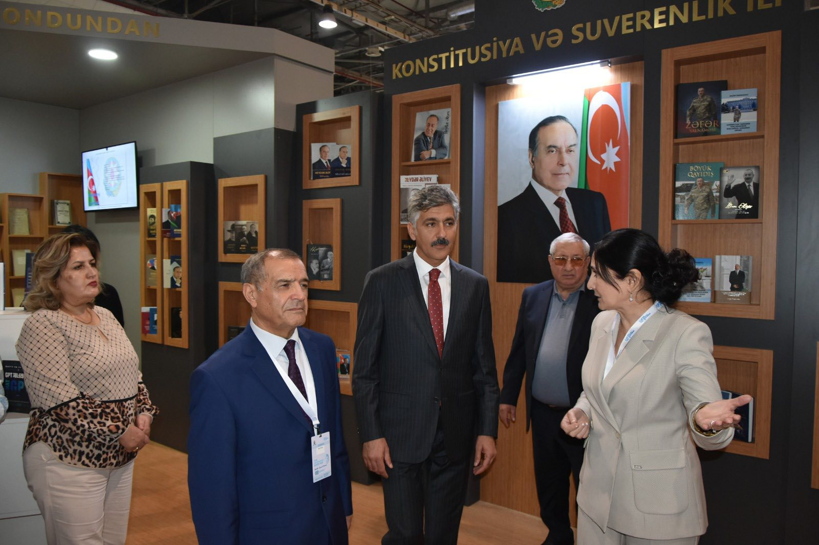 Milli Kitabxanada XI Bakı Beynəlxalq Kitab Sərgisi çərçivəsində “Konstitusiya və Suverenlik İli”nə həsr olunmuş ekspozisiyanın açılışını, mövzu ilə əlaqədar Virtual sərginin və Elektron məlumat bazasının təqdimatı keçirib