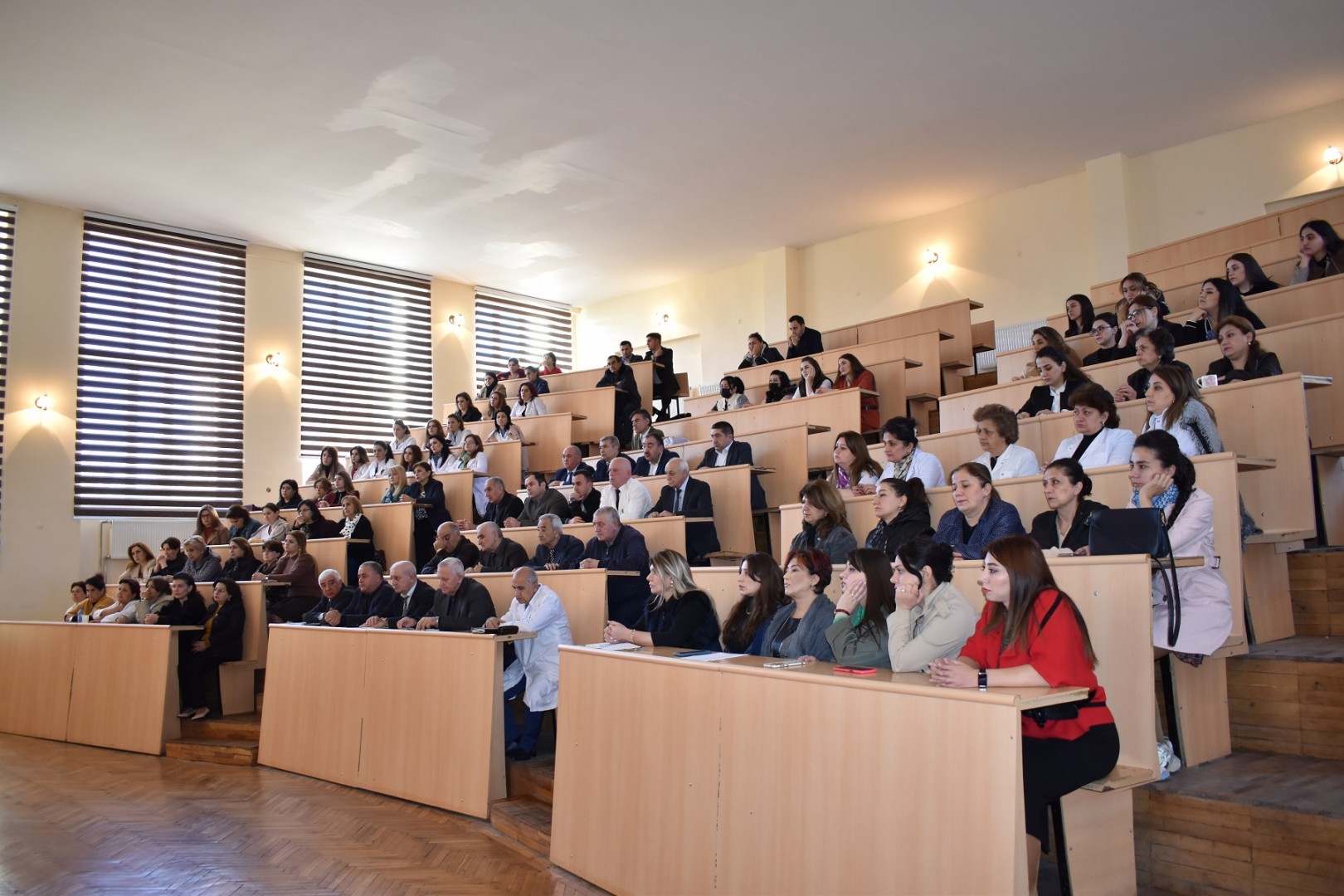 Baytarlıq təbabəti fakültəsinin professor-müəllim heyəti ilə görüş keçirilib