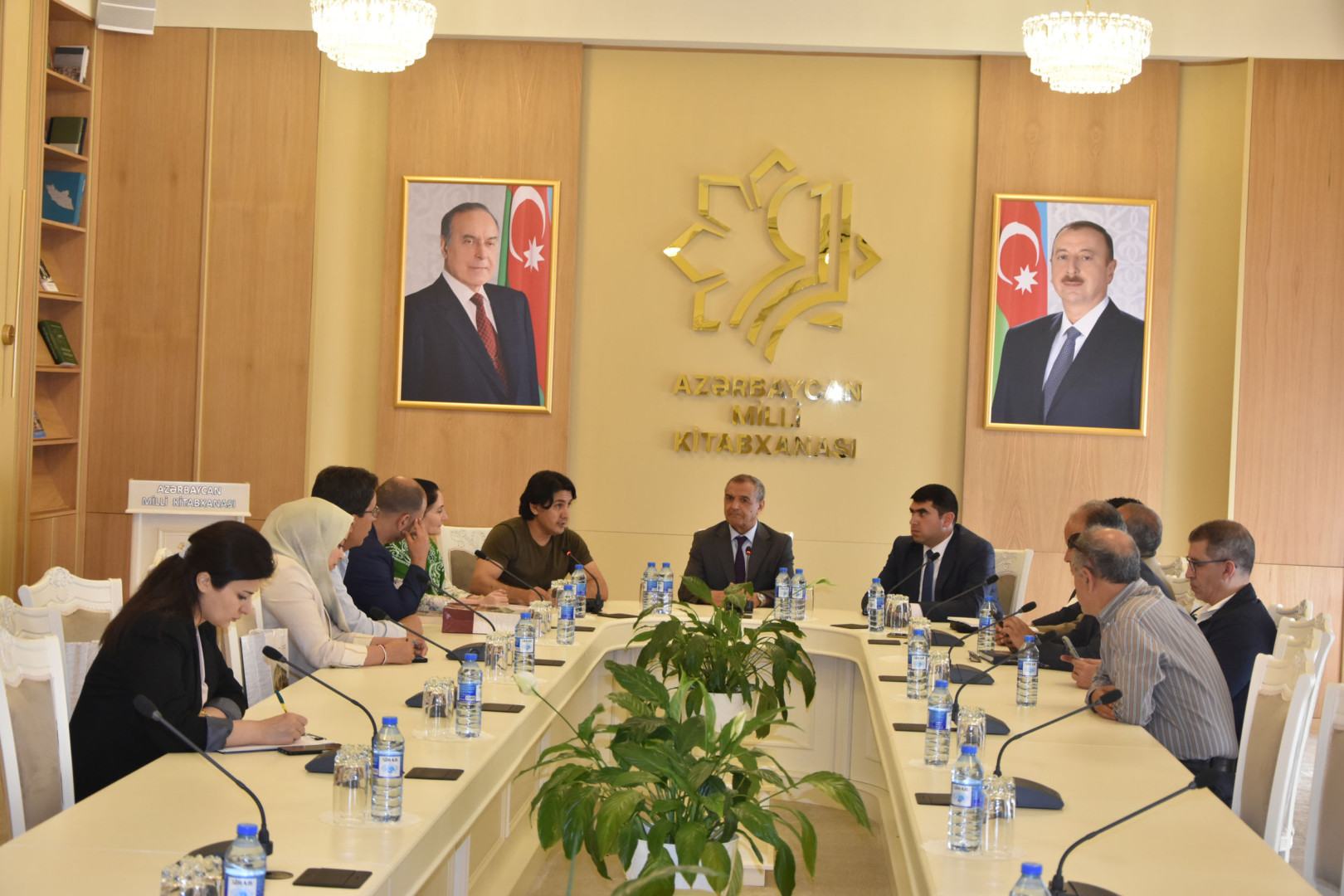 Diasporla İş üzrə Dövlət Komitəsinin dəstəyi ilə Azərbaycana səfər edən Mərakeşli jurnalistlər Milli Kitabxananın qonağı olub