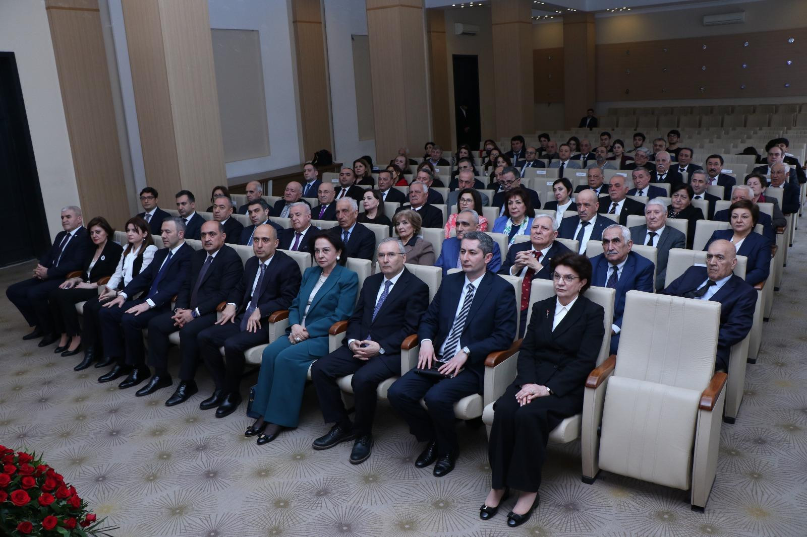 AzMİU-nun 50 illik yubileyi münasibətilə universitet əməkdaşlarına mükafat təqdim edilib-
