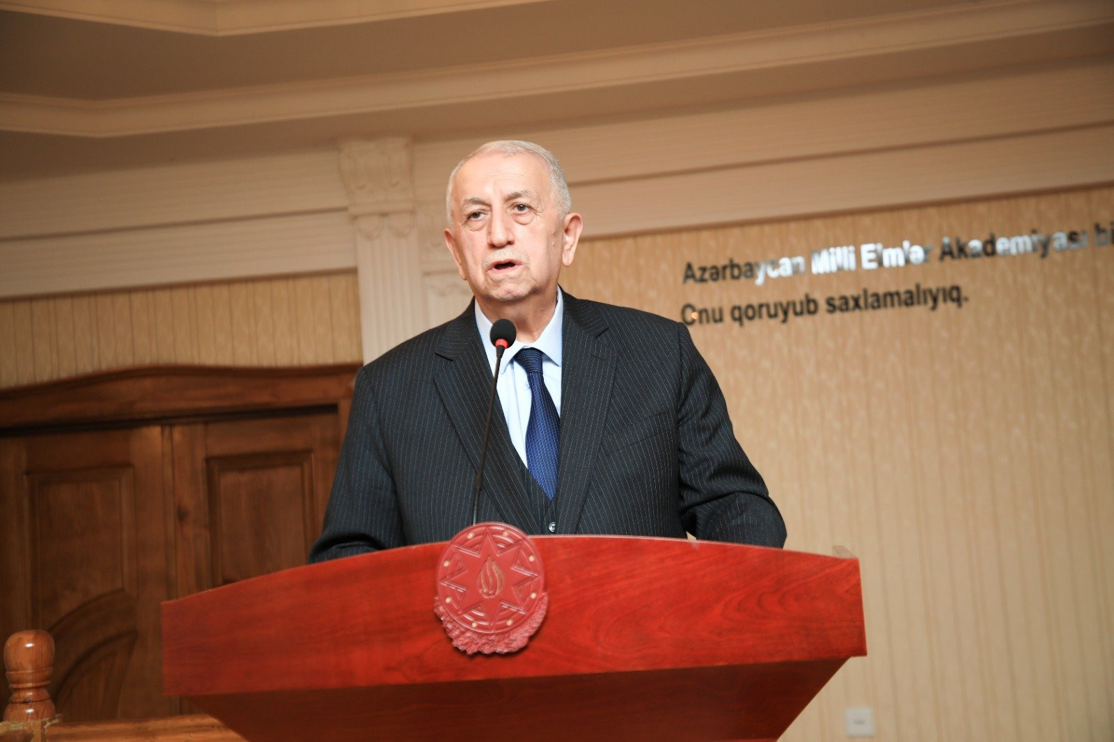 AMEA-nın Gəncə bölməsində professor İbrahim Cəfərovun 70 illik yubileyi keçirilib