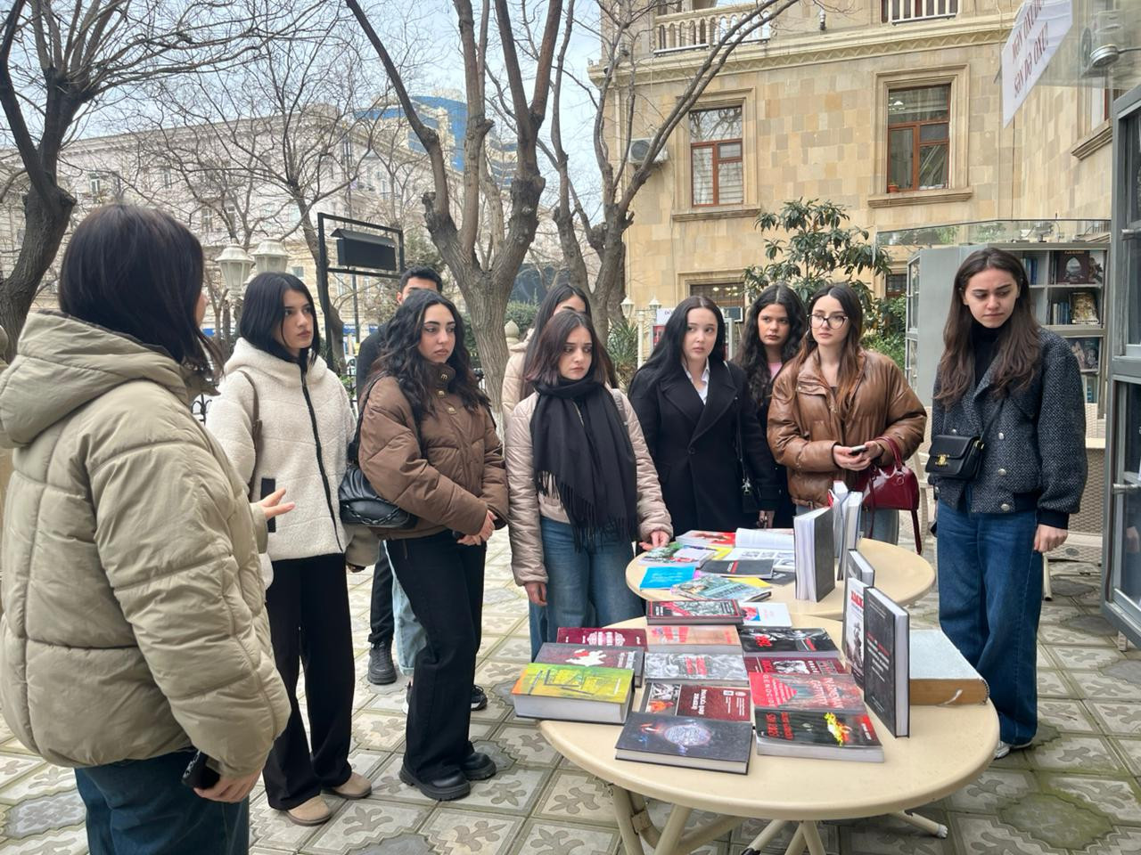 Fevralın 26-da Milli Kitabxananın nəzdində fəaliyyət göstərən Açıq kitabxana-sərbəst mütaliə bölməsində Xocalı faciəsi qurbanlarının xatirəsinə həsr olunmuş tədbir təşkil olunub
