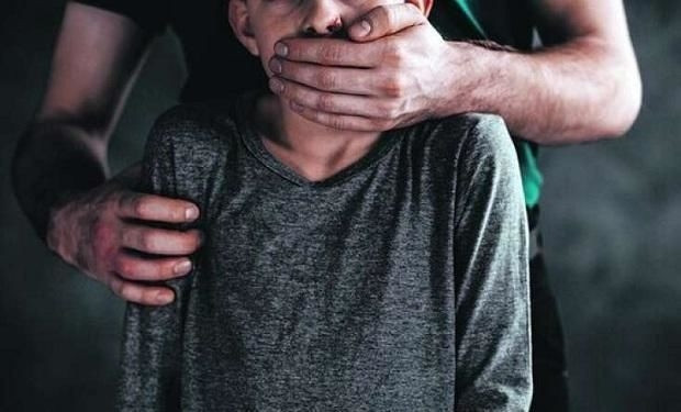 Suraxanıda 17 yaşlı oğlanın intiharı dəhşətli cinayətlərin üstünü açdı- Manyak qonşu tərəfindən zorlanıbmış