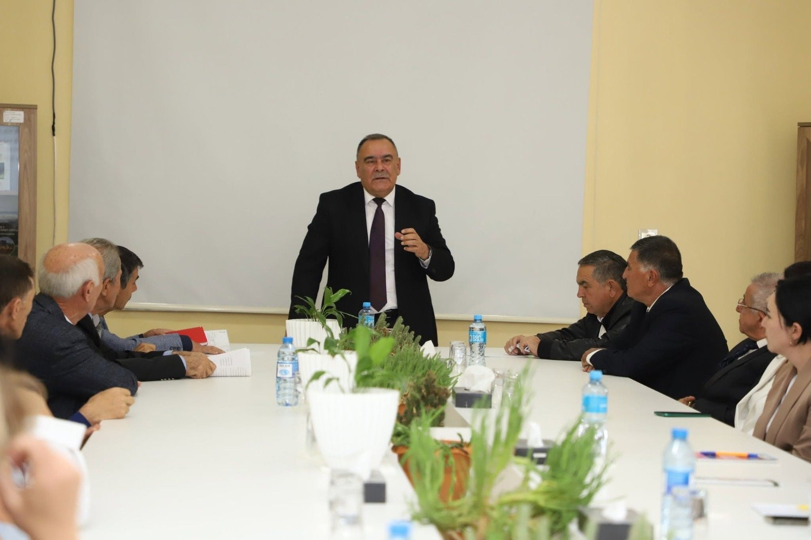Bitki Mühafizə və Texniki Bitkilər ETİ-də Dövlət Proqramından irəli gələn vəzifələr müzakirə olunub