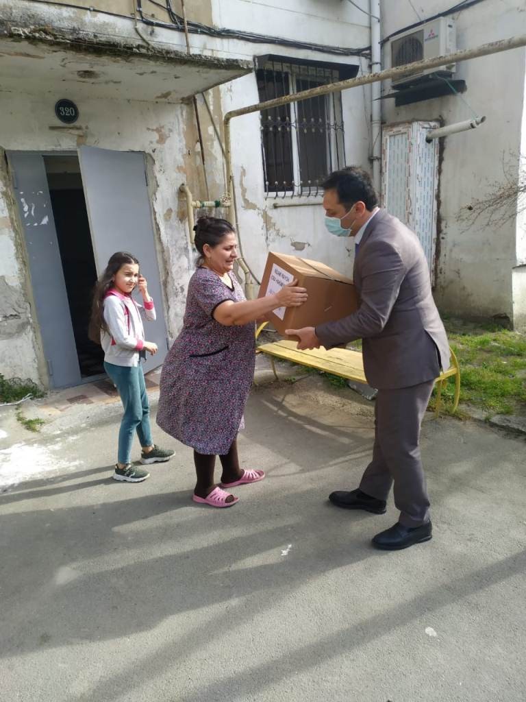 Nizami rayonunda ehtiyacı olan ailələrə ərzaq köməkliyi davam etdirilir